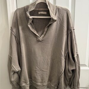 We The Free Woman’s Camden Henley Sweatshirt in size Medium and Laurel Oak color